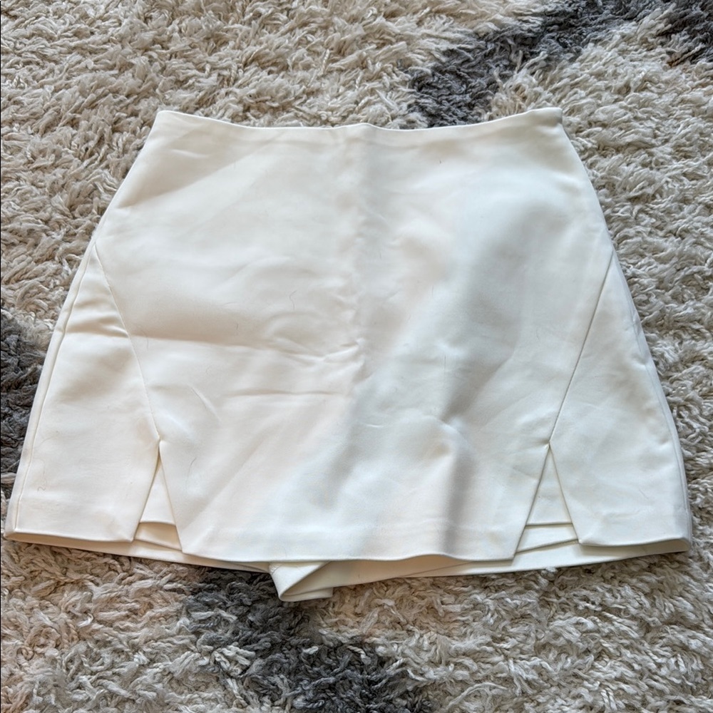 Endless Rose White Mini Skort